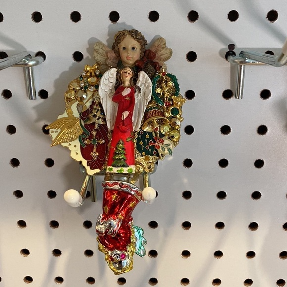 CHRISTMAS Angels Rejoicing. Small 3” Hand Mirror. $48 - Picture 3 of 5